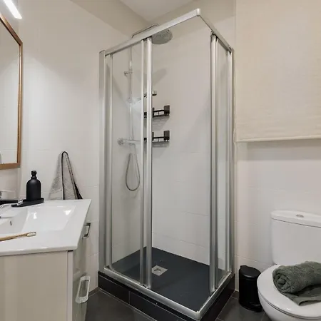 Apartment Maslak - 2 Bedrooms In Eixample Antiga Barcelona